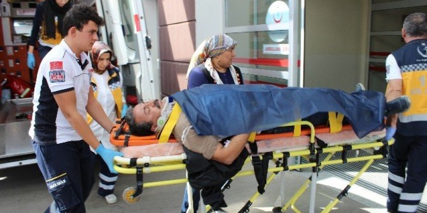 Otomobille motosiklet çarpıştı: 1 yaralı