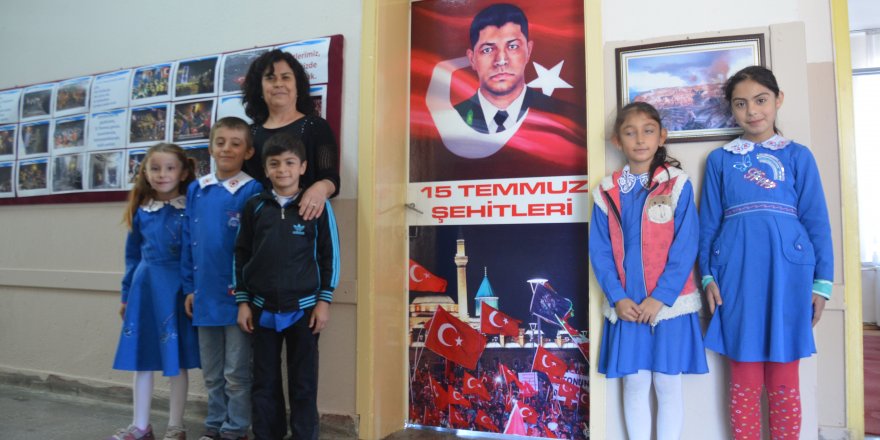 15 Temmuz şehitlerinin fotoğrafları sınıflara asıldı