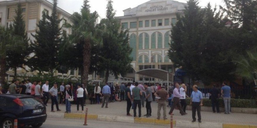 Antalya Adliyesinde canlı bomba alarmı