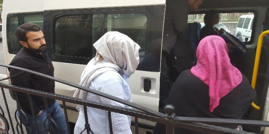 FETÖ’den gözaltına alınan kadın avukatlar adliyeye sevk edildi