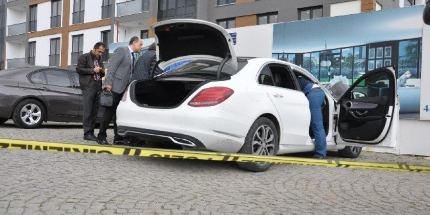 Lüks otomobilinde intihar etti