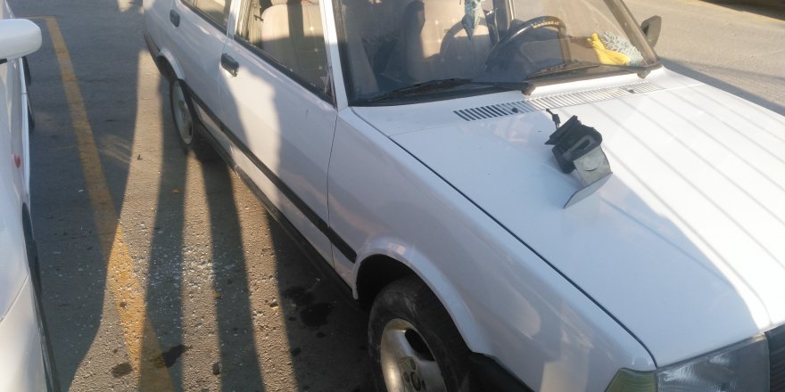 Park halindeki otomobillerin camları kırıldı