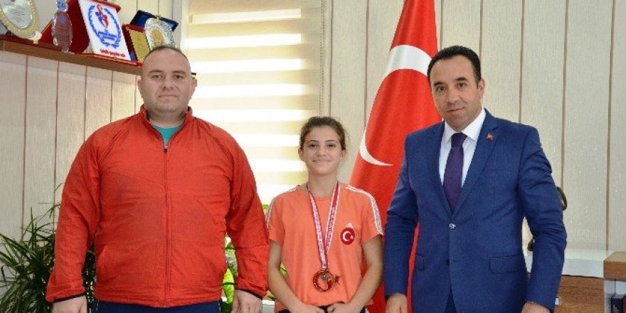 Bilecikli başarılı halterci Türkiye 3’üncüsü oldu