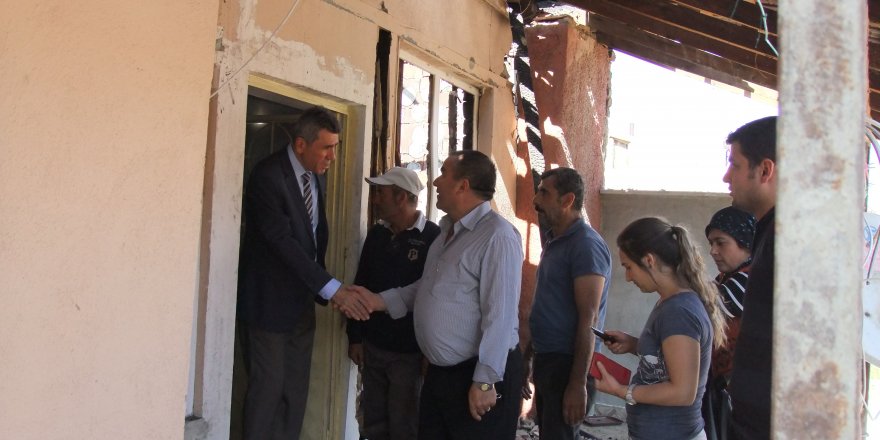 Akşehir Kaymakamı Yalçın Sezgin evi yanan aileyi ziyaret etti