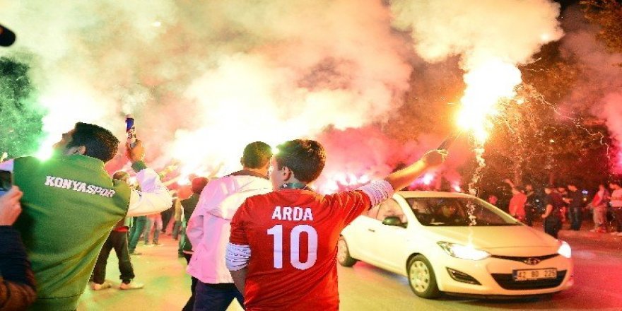 Konyalı taraftarlar Millileri böyle karşıladı