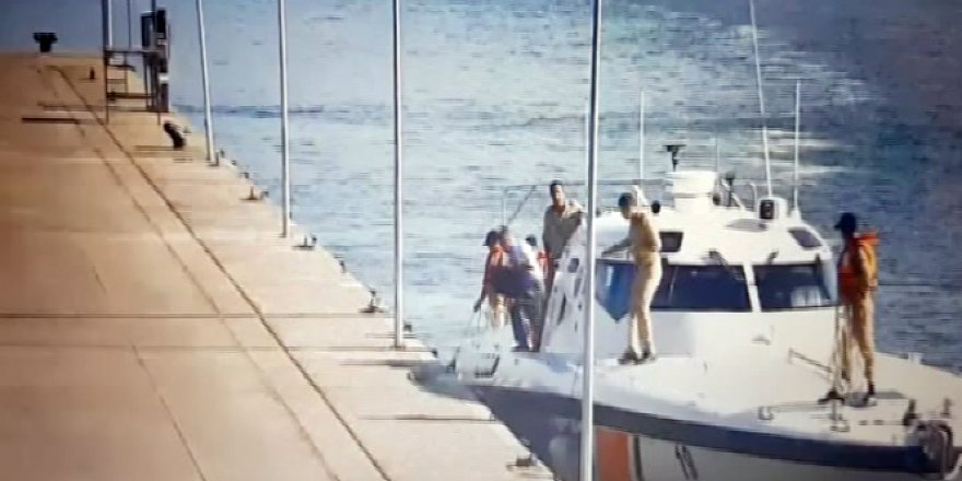 Amirallerin donanmadan kaçma anı kameralara yakalandı