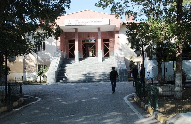 Van Asker Hastanenin Sağlık Bakanlığına devri büyük ilgi gördü