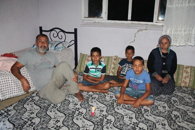 9 aydır elektriksiz, susuz evde yaşıyorlar
