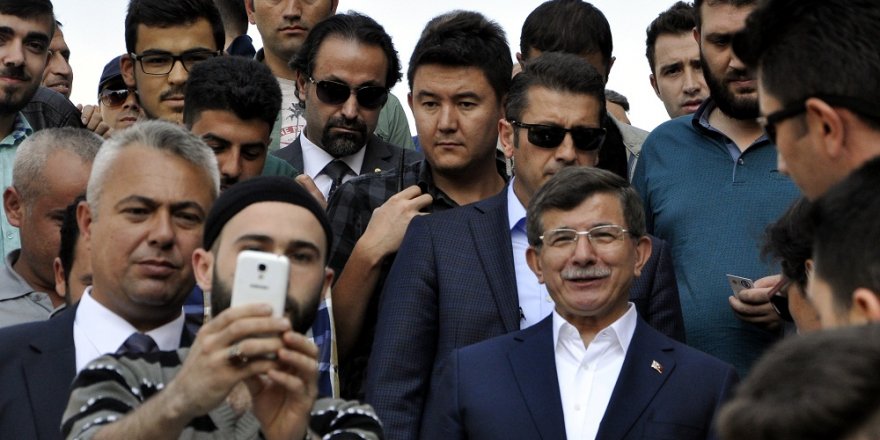 Davutoğlu'na Konya'da yoğun ilgi