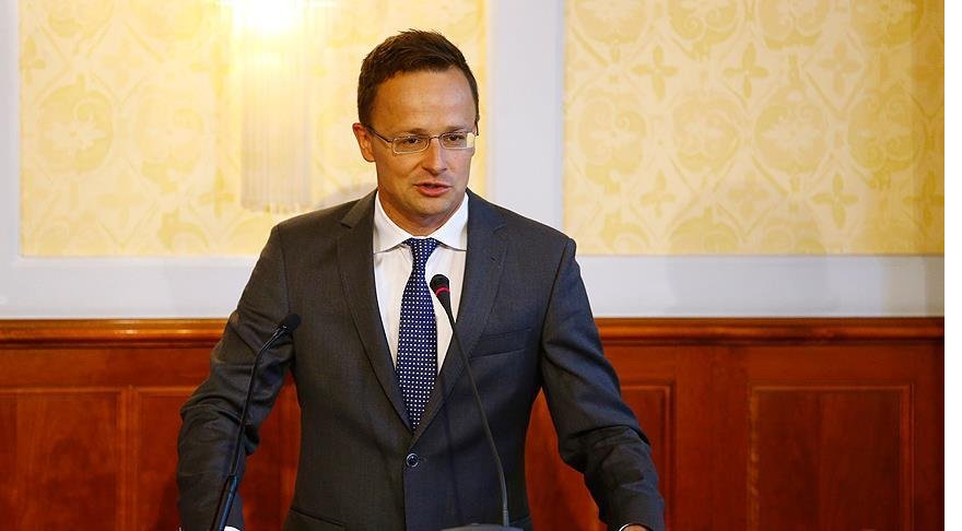 Macaristan'dan AB Komisyonu Başkanına 'referandum' tepkisi