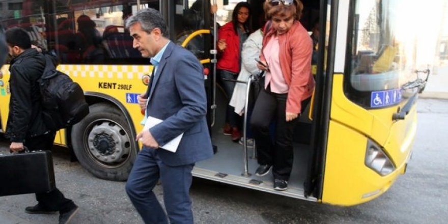 İETT’nin müdürü Makam aracını bıraktı, otobüse bindi