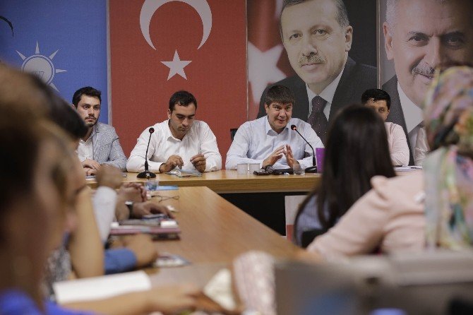 Menderes Türel gençlerle buluştu