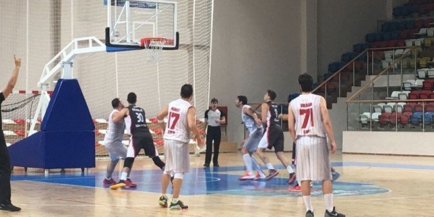 15 Temmuz şehidi anısına düzenlenen basketbol turnuvası