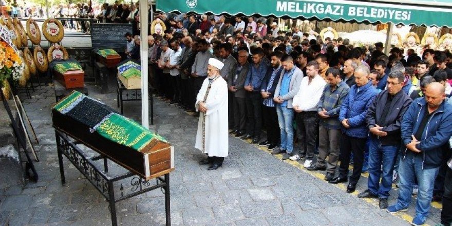 Kansere yenik düşen genç futbolcu son yolculuğuna uğurlandı