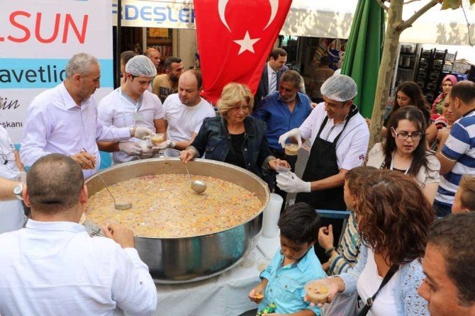 İki pazarda 7 bin kişilik aşure dağıtıldı