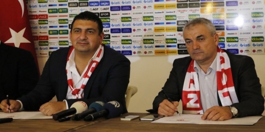 Rıza Çalımbay Antalyaspor'a imzayı attı