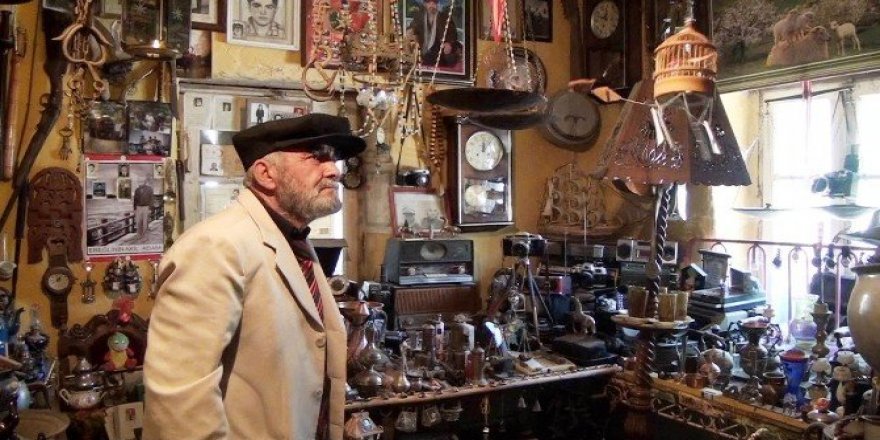 Biriktirdiği eski eşyaları sergilemek istiyor
