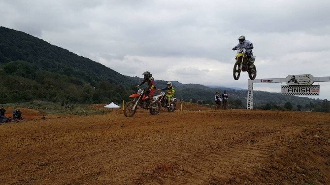 Türkiye Motokros Şampiyonası’na Düzce ev sahipliği yaptı
