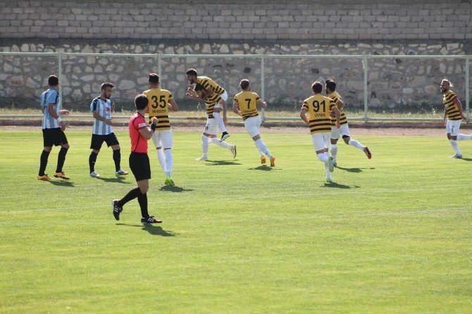 Bayburt rahat kazandı: 2-0