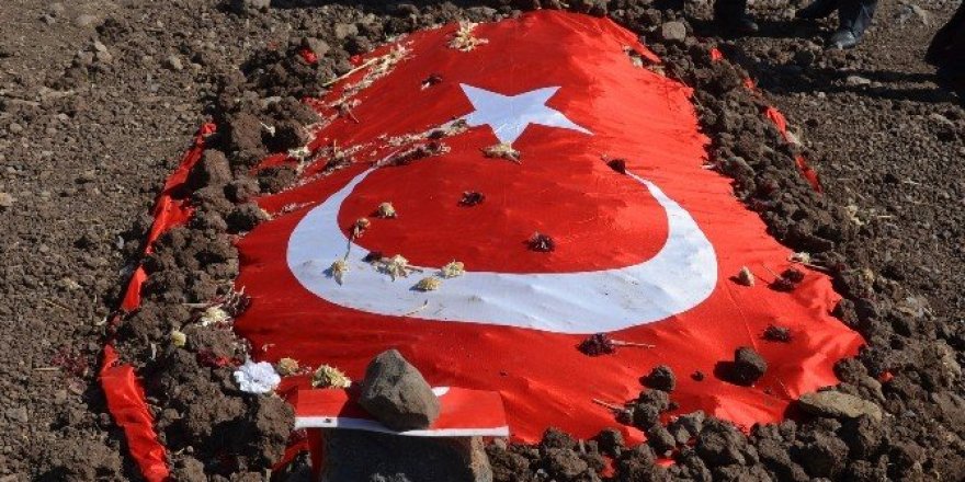 Kürtçe ağıt yakan şehit annesinden teröre tepki