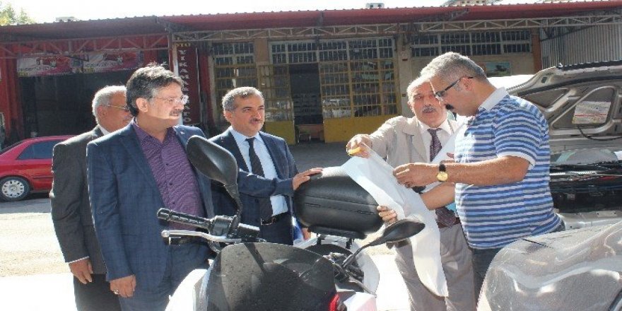 SGK yetkilileri esnafları bilgilendiriyor