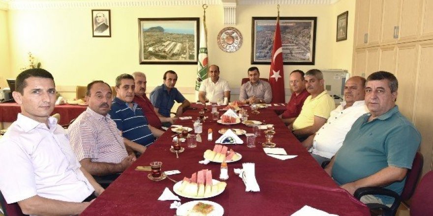 Başkan Yücel, Hal Derneği yönetimiyle bir araya geldi