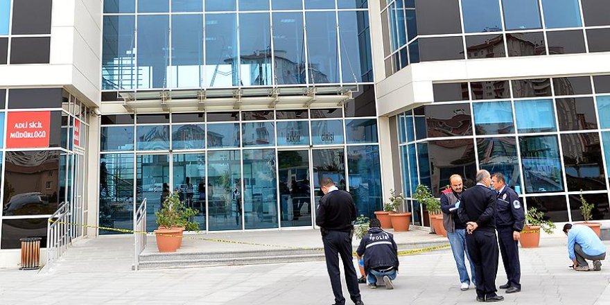 Adliye binasına av tüfeğiyle ateş açtı