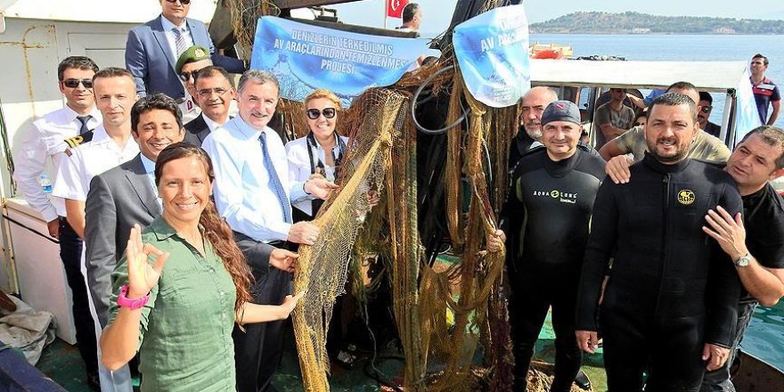 İzmir'de 'hayalet ağ' temizliği