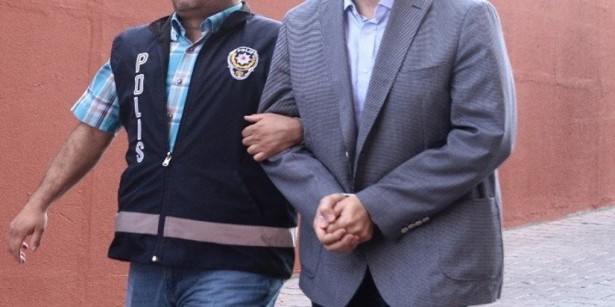 Uşak’ta 6 akademisyen FETÖ’den gözaltına alındı