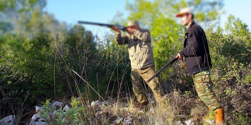 Kazara kendini vuran avcı yaralandı