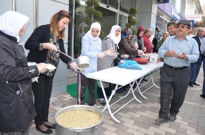 Soma’da vatandaşlar aşure kazanında buluştu