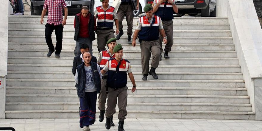 Çaldıkları hayvanları hızla parçalara ayırmak için vurdular