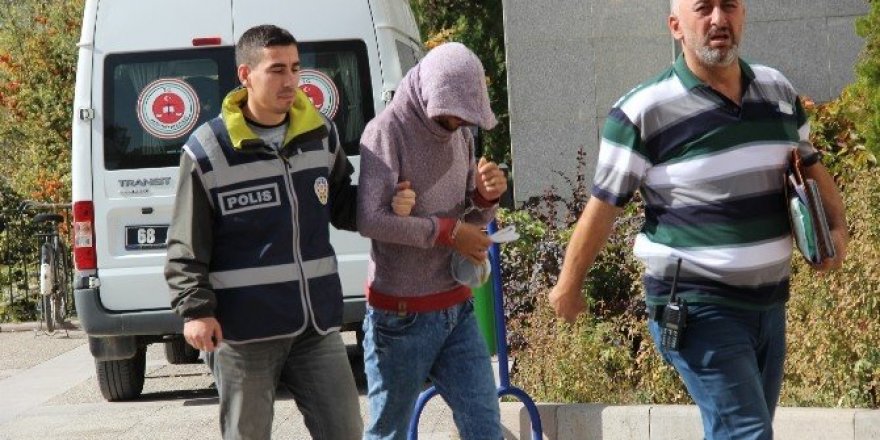 Çaldığı malzemeleri satmak isterken yakalandı