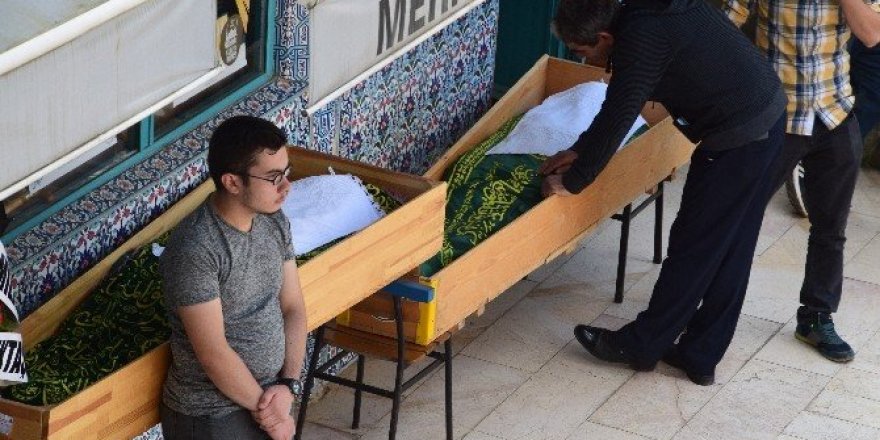 Bir aile son yolculuğuna uğurlandı