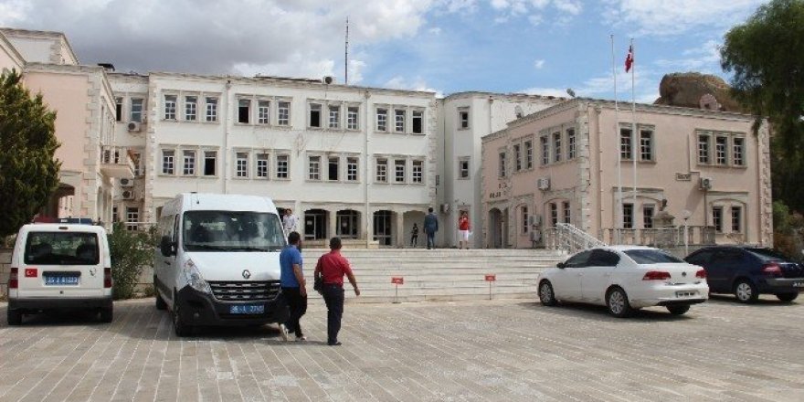İzmir’de 35 subay ve astsubaya ’ByLock’ tutuklaması
