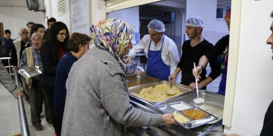 Ulutaş, Cem evinde iftar programına katıldı