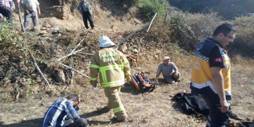 Devrilen traktörün altında kalan sürücü hayatını kaybetti