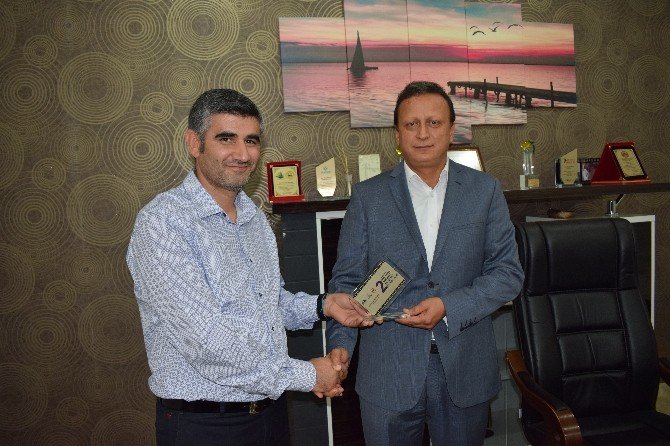 MAFSAD’tan Başkan Kırteke’ye plaket