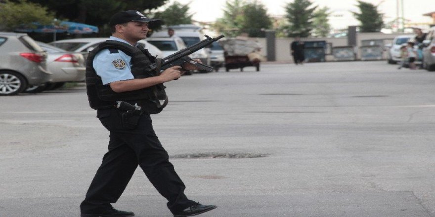 Orduevi önünde "peçeli uzun namlulu erkek" alarmı