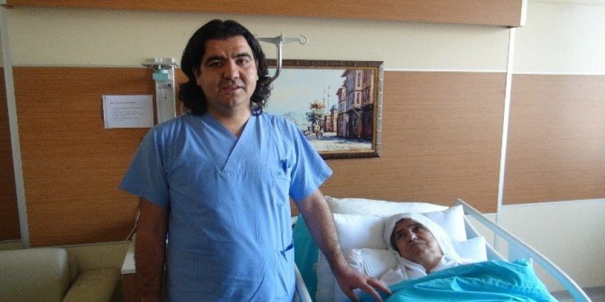 74 yaşındaki hastaya kalp pili takıldı