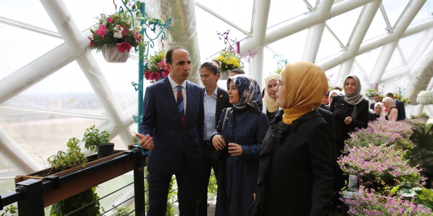 Emine Erdoğan, Selçuklu Tropikal Kelebek Bahçesini gezdi
