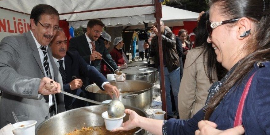 Palandöken Belediyesi, Atatürk Üniversitesine aşure ikram etti