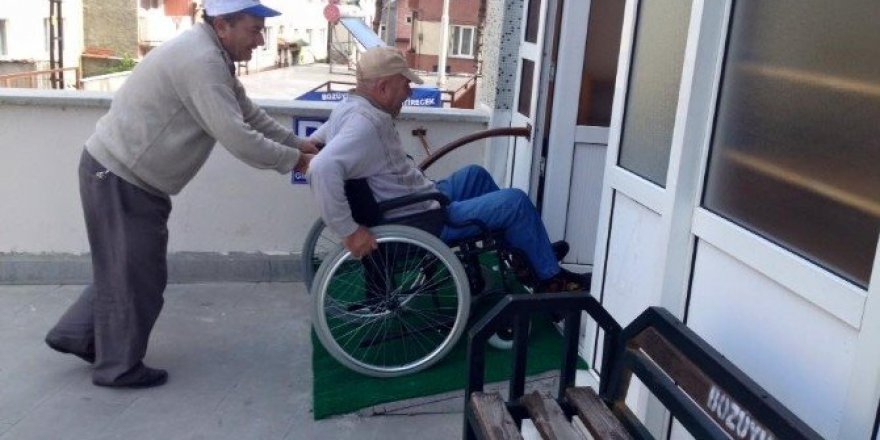 Engelli vatandaşlar için camiye engelli rampası yaptılar