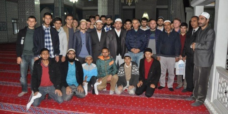 Iğdır’da gençler sabah namazında buluştu