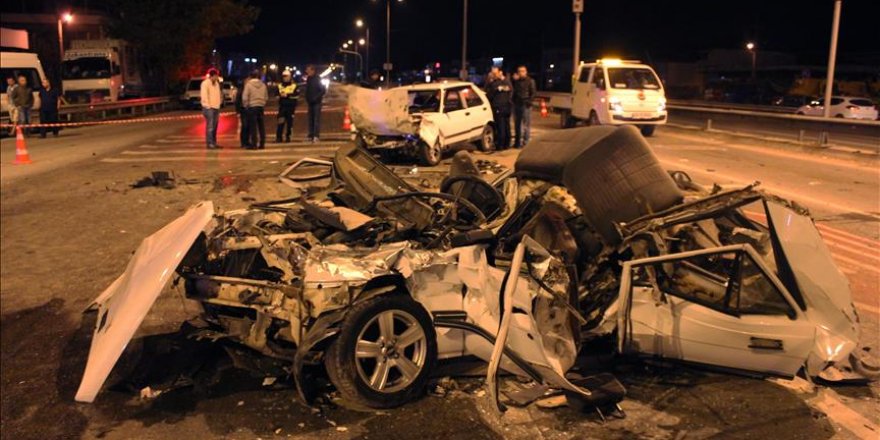 Sakarya'da zincirleme trafik kazası: 3 ölü, 1 yaralı