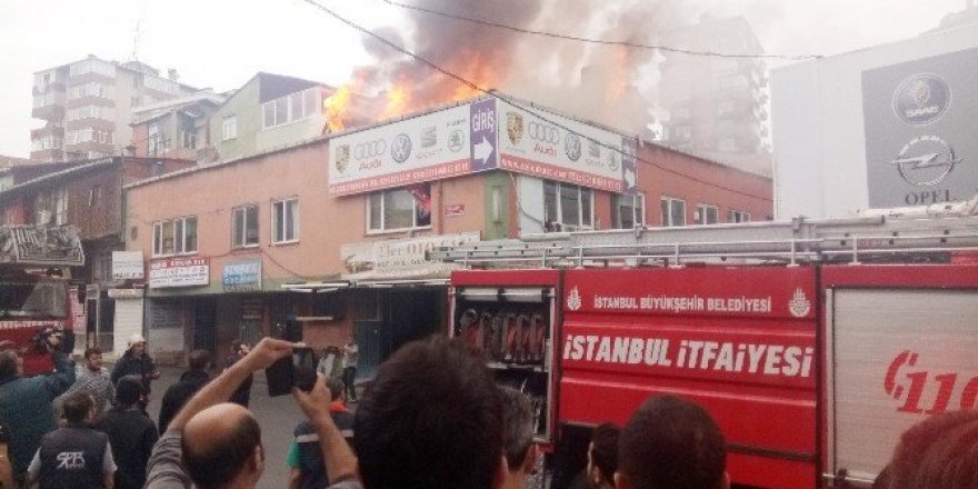 Yedek parça deposu, alev alev yandı