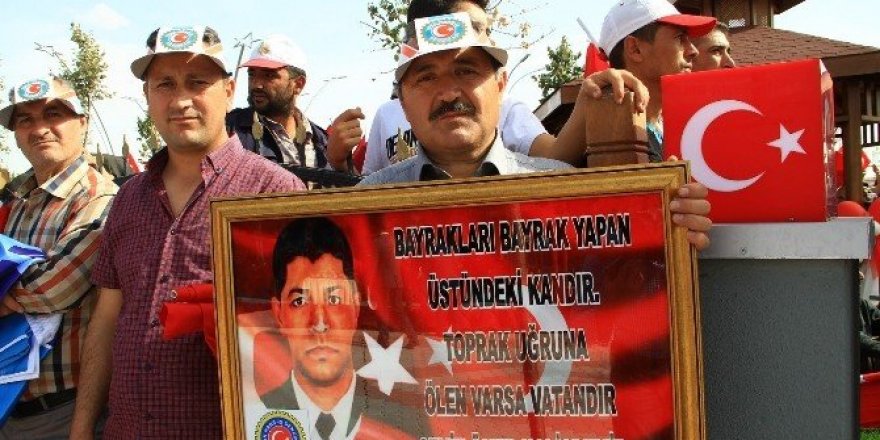 Çukurkuyu halkı Şehit Ömer Halisdemir’i anlattı