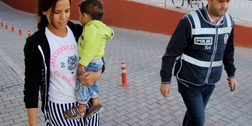 Kaçak sigarayla yakalanan şüpheli, sağlık kontrolüne çocuğuyla geldi