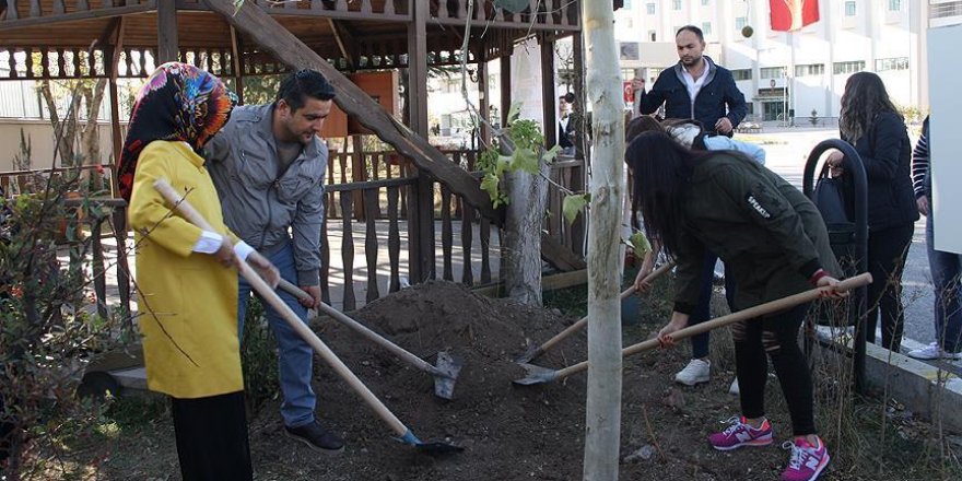 Özel Harekat Daire Başkanlığı bahçesine şehitler anısına fidan dikildi