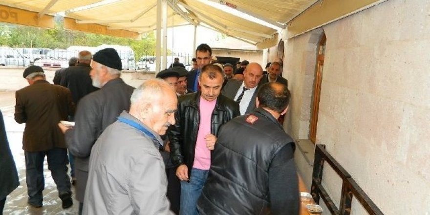 Posof Müftülüğü aşure dağıttı